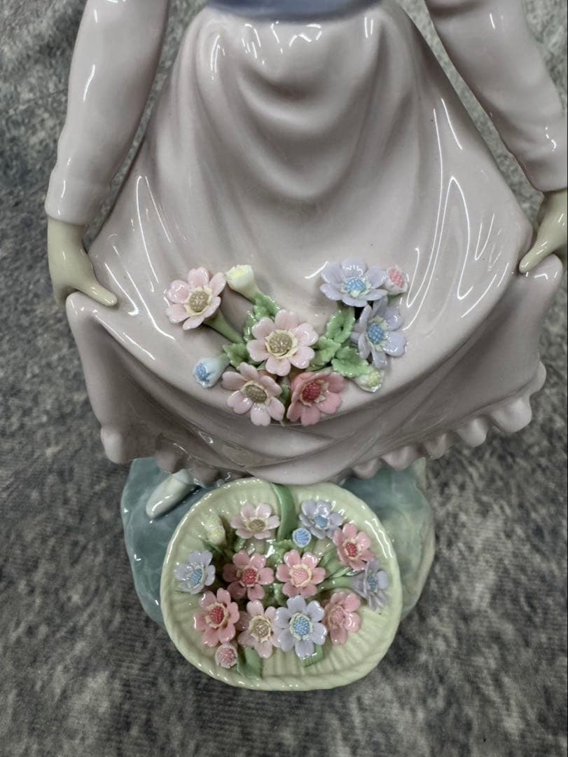 リヤドロ　フィギュリン　花のバスケット