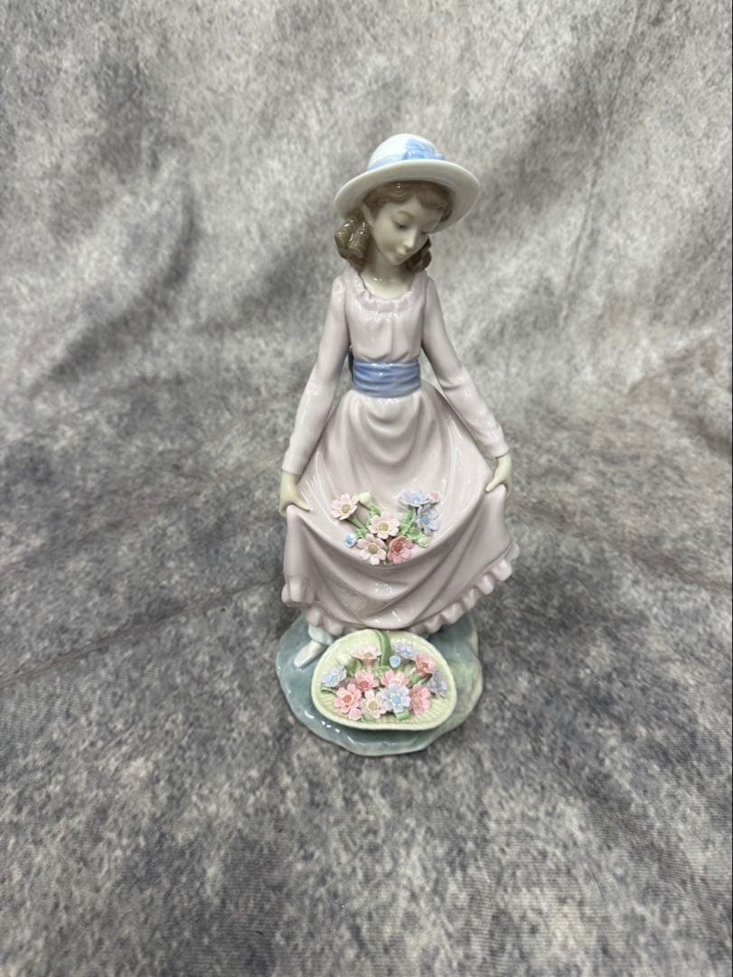 リヤドロ　フィギュリン　花のバスケット