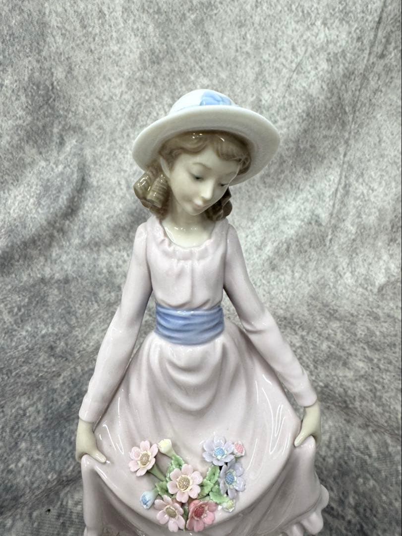 リヤドロ　フィギュリン　花のバスケット