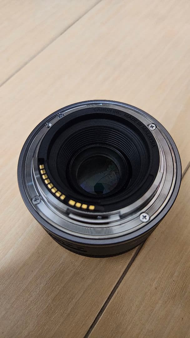 【美品】Canon RF 50mm F1.8 STM (社外レンズフード付き)