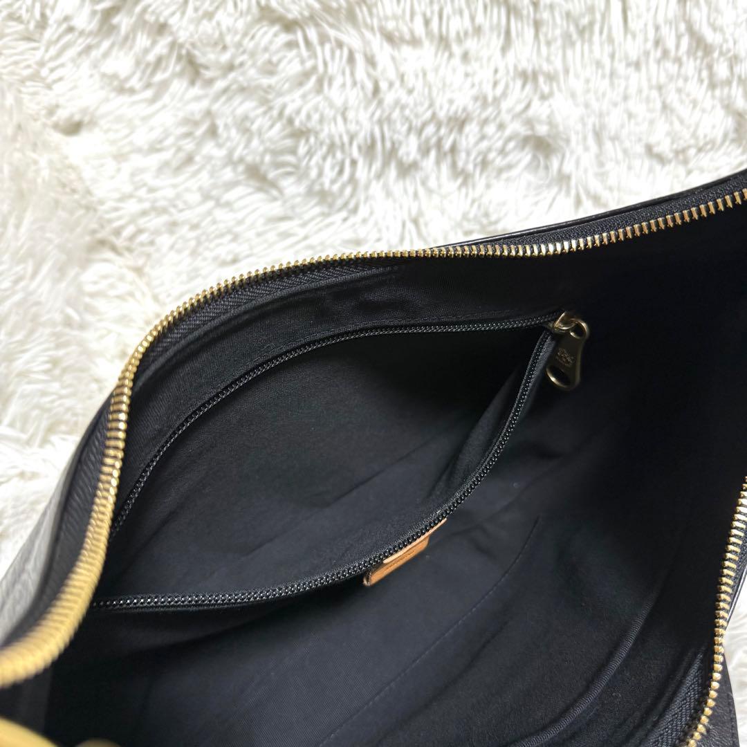 美品 イルビゾンテ ハーフムーン ワンショルダー ショルダーバッグ 新タグ 現行