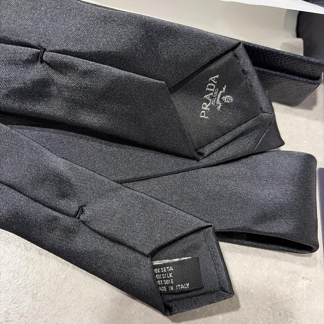 プラダ　ネクタイ　グレー　※12/26まで安心鑑定無料