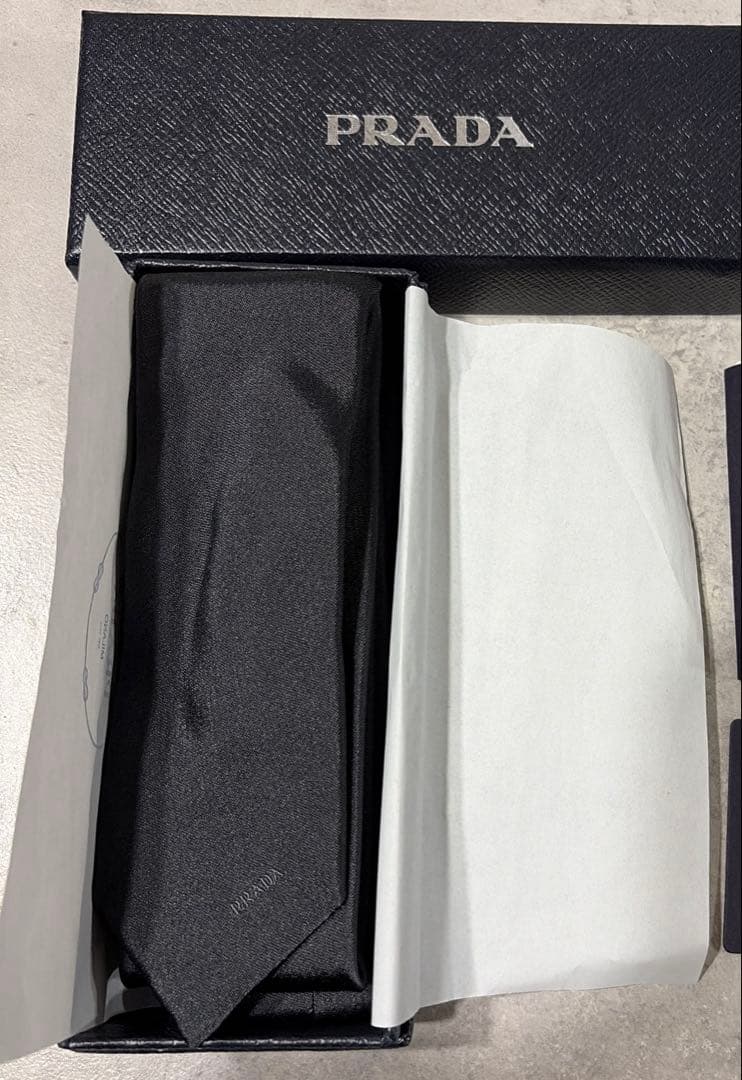 プラダ　ネクタイ　グレー　※12/26まで安心鑑定無料