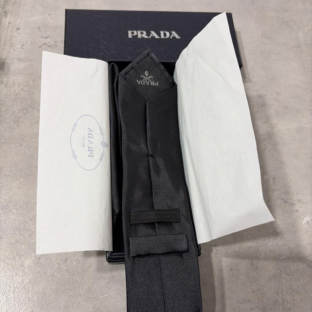 プラダ　ネクタイ　グレー　※12/26まで安心鑑定無料