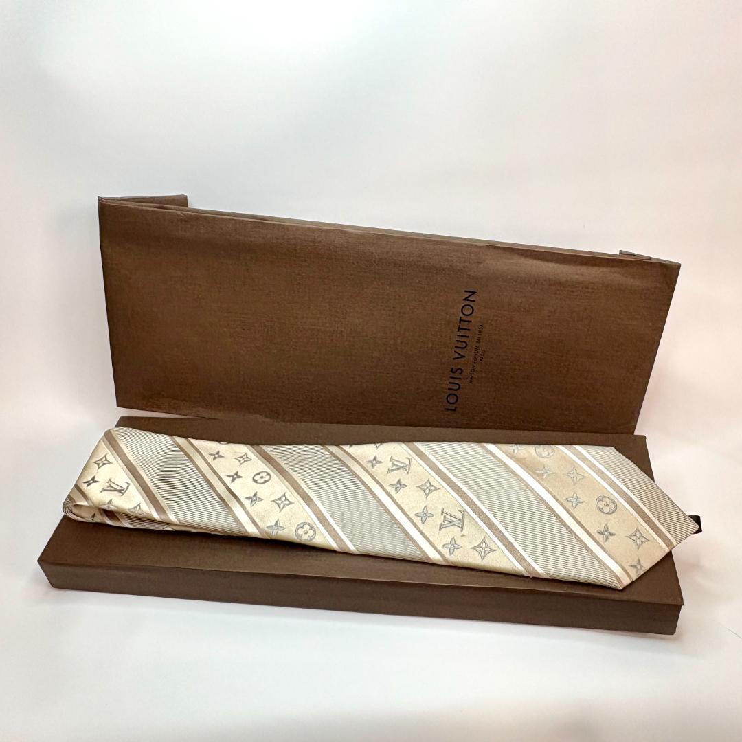 新品未使用　LOUIS VUITTON シルク100% ネクタイ　ベージュ