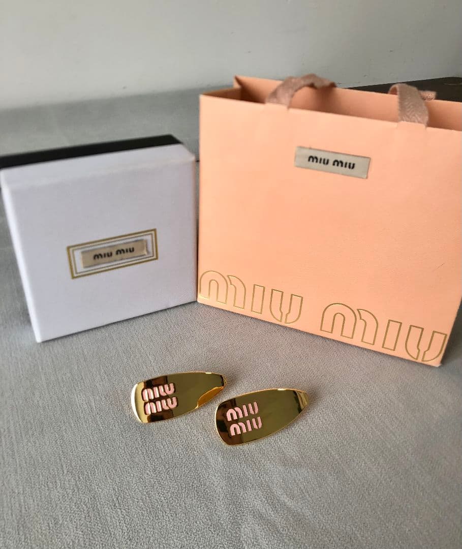 MIUMIU ミュウミュウ　ヘアピン　2個セット　ピンク　ゴールド