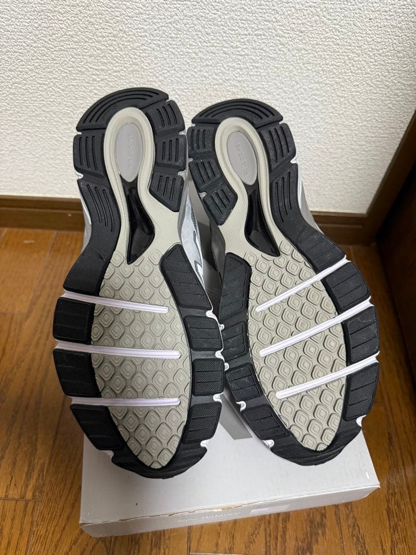 New Balance 990v4 グレー