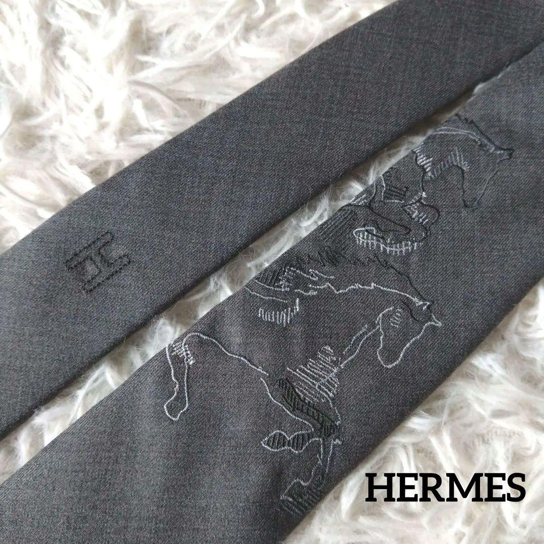 美品✨HERMES ネクタイ Cavalcade 馬刺繍ホース　 H柄　グレー