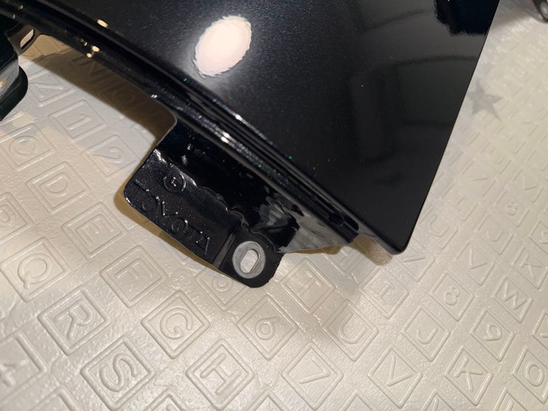 【新車外し】200系 ハイエース ダークプライム8型ガッツミラー コーナーパネル