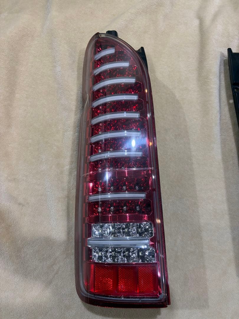 ハイエース　テールランプ 2個セット