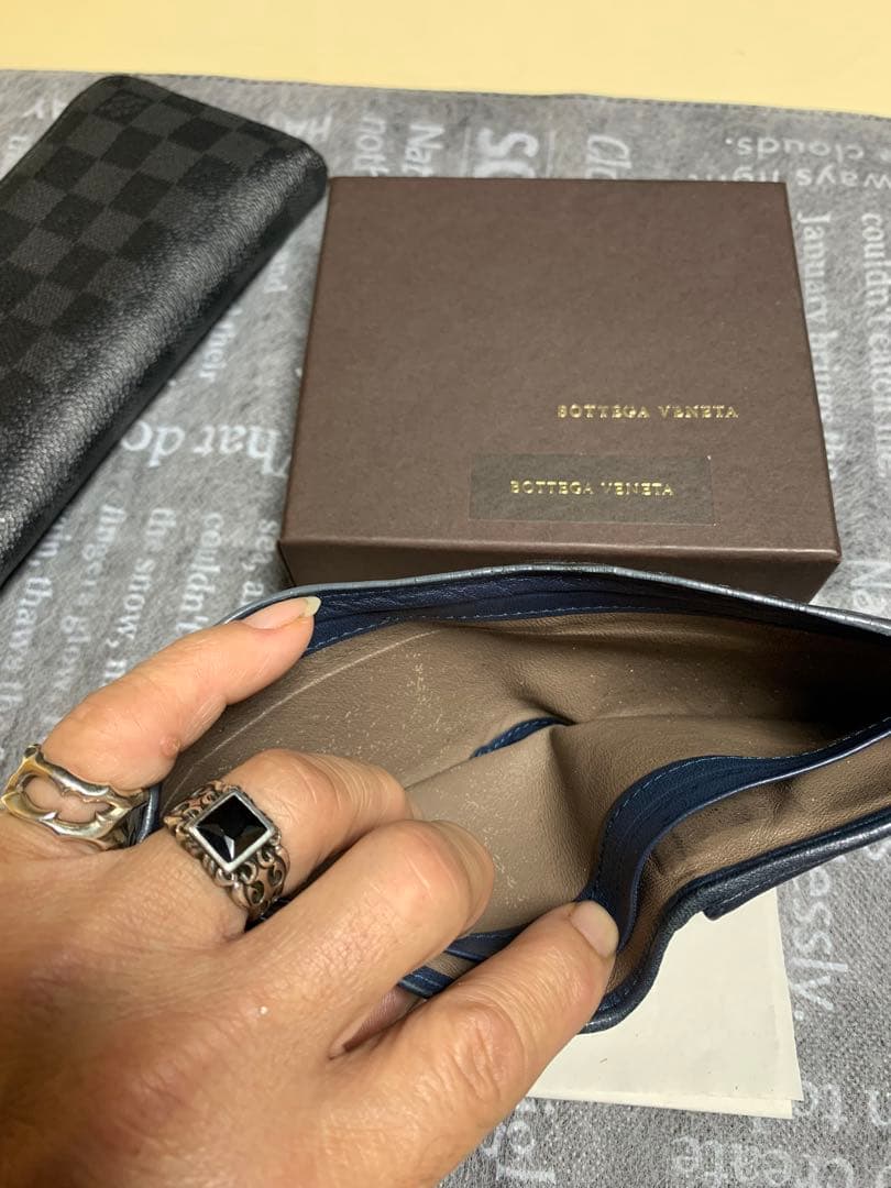 BOTTEGA VENETA 2折りイントレチャート レア品‼️