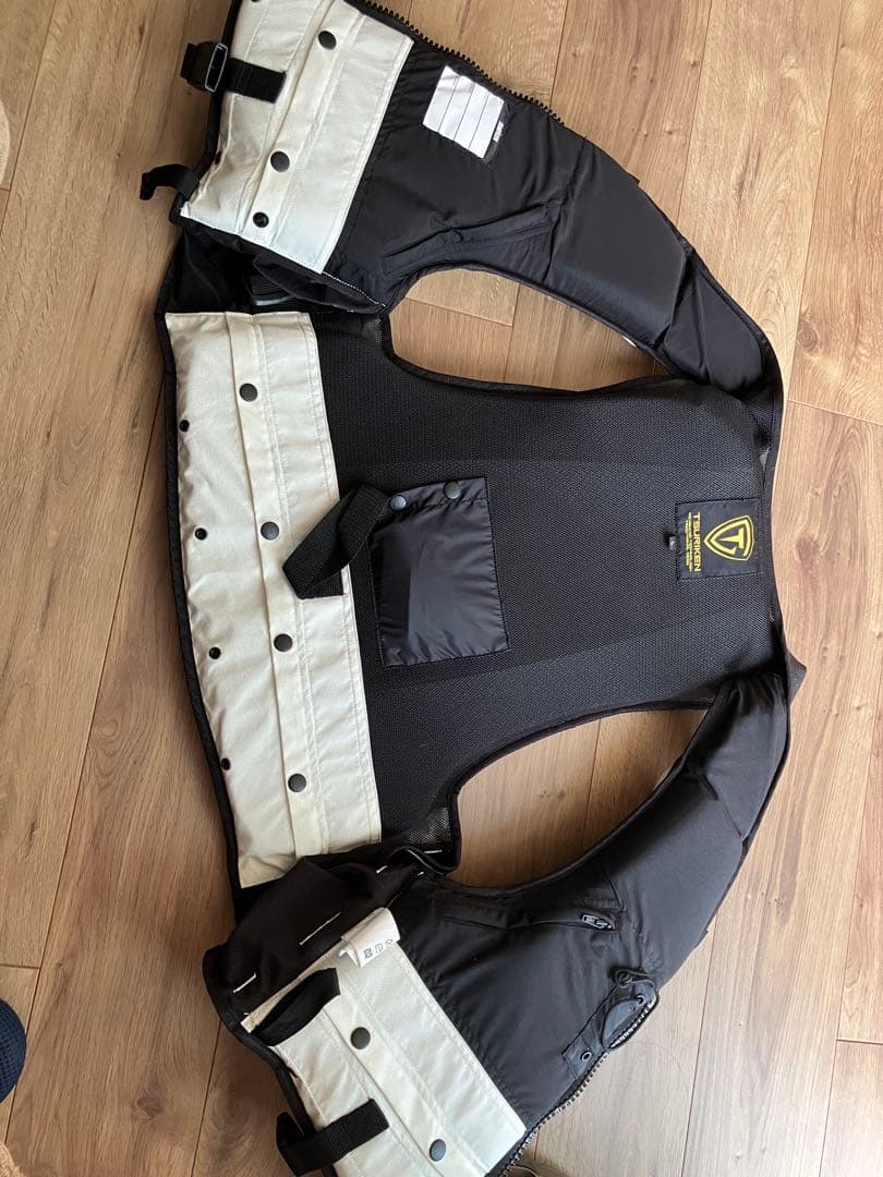 TSURIKEN フィッシングベスト・サンバイザー ホワイト／ブラック