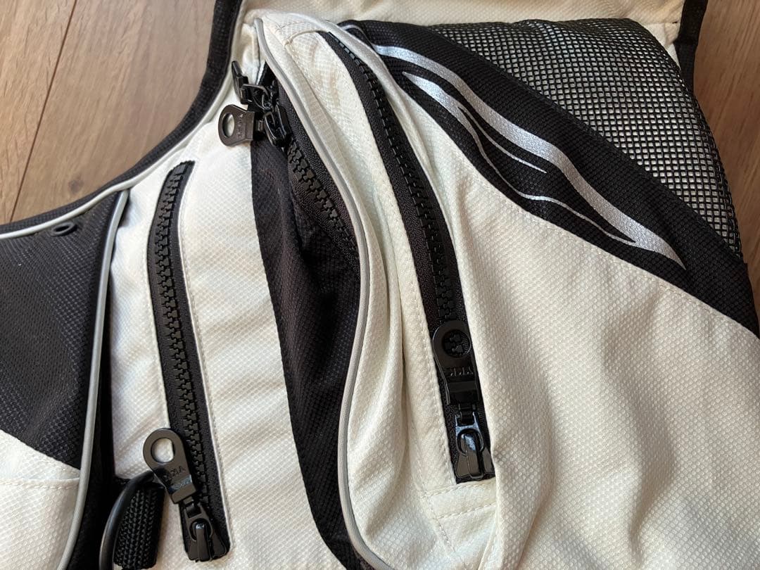 TSURIKEN フィッシングベスト・サンバイザー ホワイト／ブラック