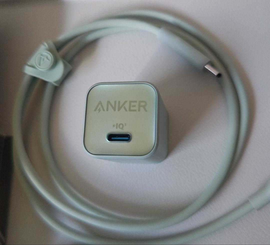 ☆超美品☆　iPhone SE (第3世代) ホワイト 　64GB　おまけ付き