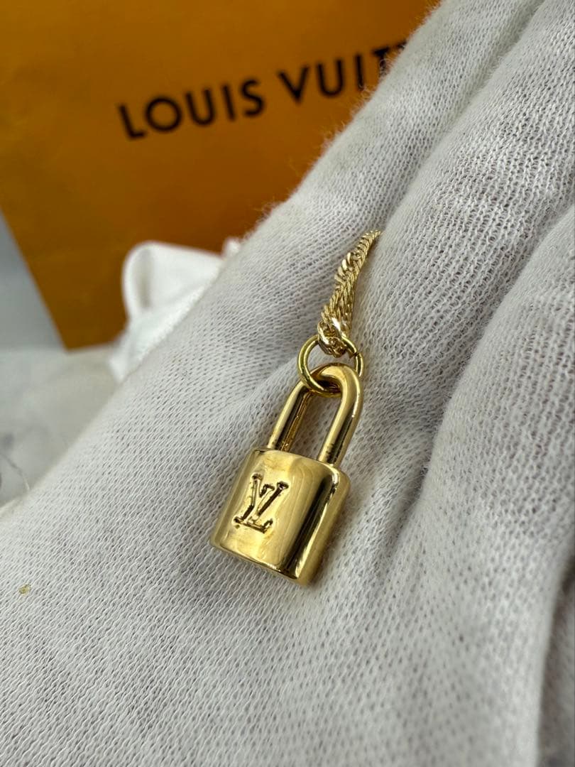 LOUISVUITTON ルイヴィトン　パーツ　アクセサリー　ロゴ　ミニ　美品