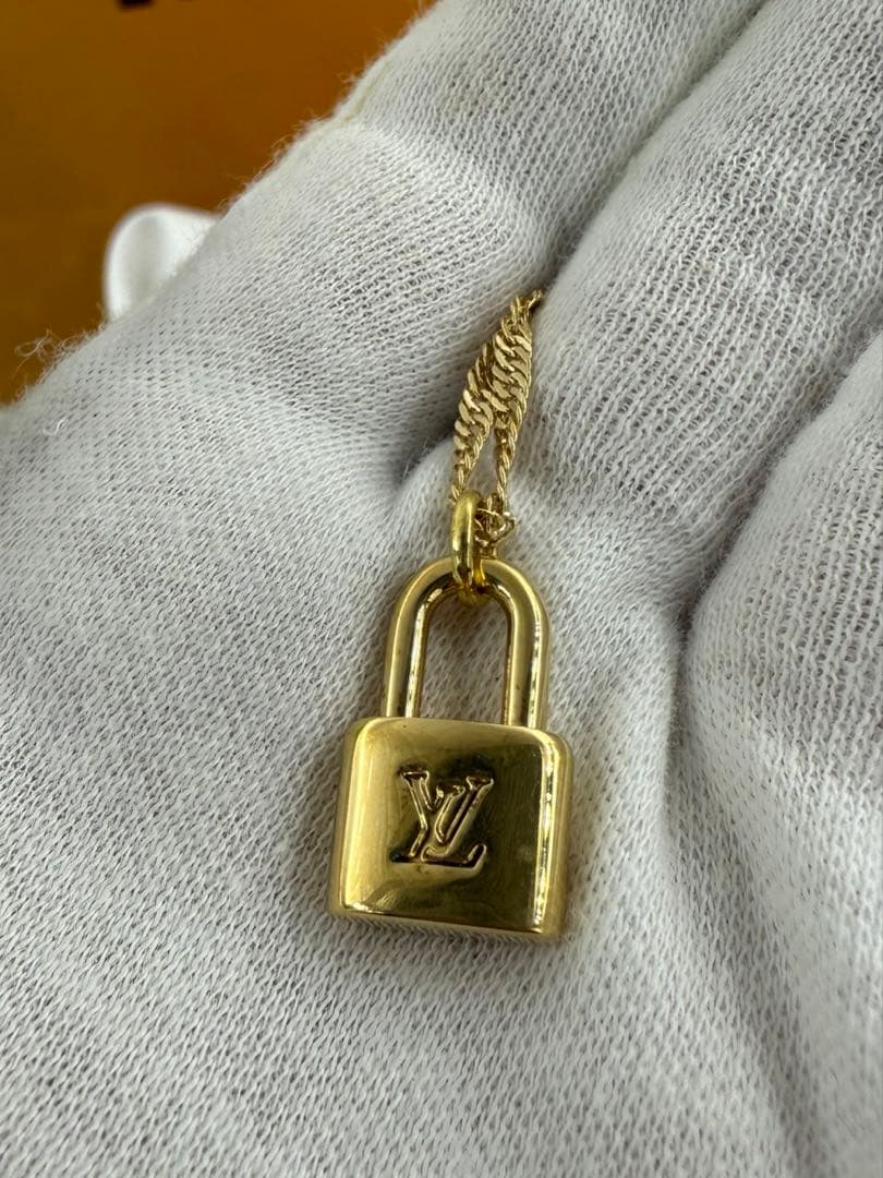 LOUISVUITTON ルイヴィトン　パーツ　アクセサリー　ロゴ　ミニ　美品