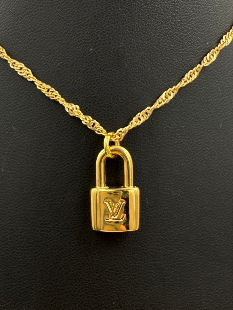 LOUISVUITTON ルイヴィトン　パーツ　アクセサリー　ロゴ　ミニ　美品