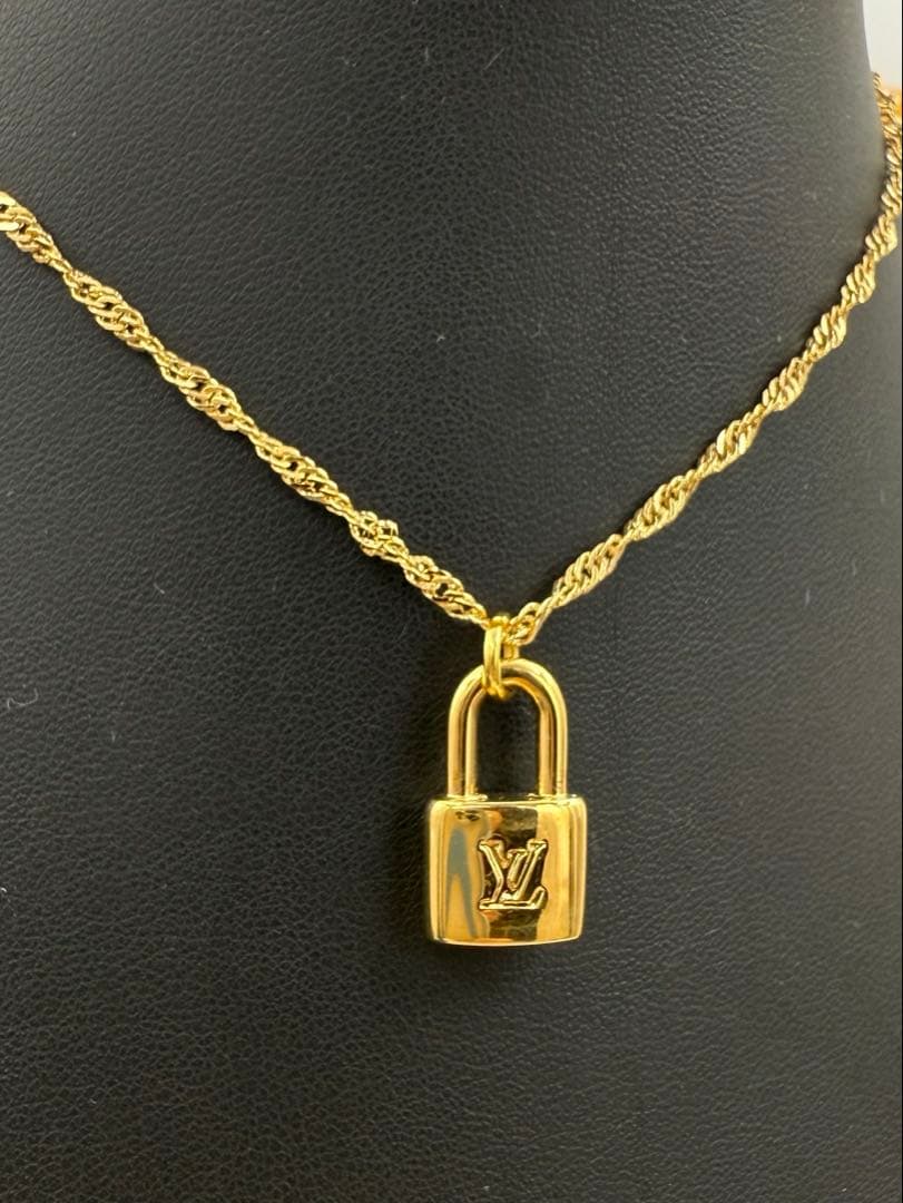 LOUISVUITTON ルイヴィトン　パーツ　アクセサリー　ロゴ　ミニ　美品