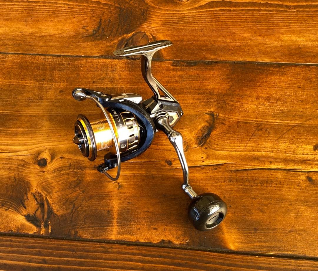 スピニングリール　5000番　ショアジギング　シーバス　サーフ　パワーハンドル