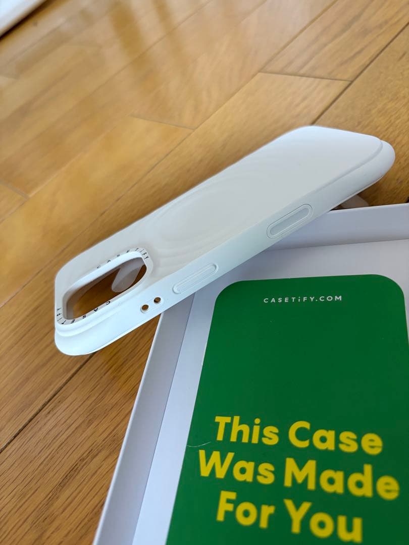 CASETiFY iPhone17用ウェーブシリコンケース　ホワイト