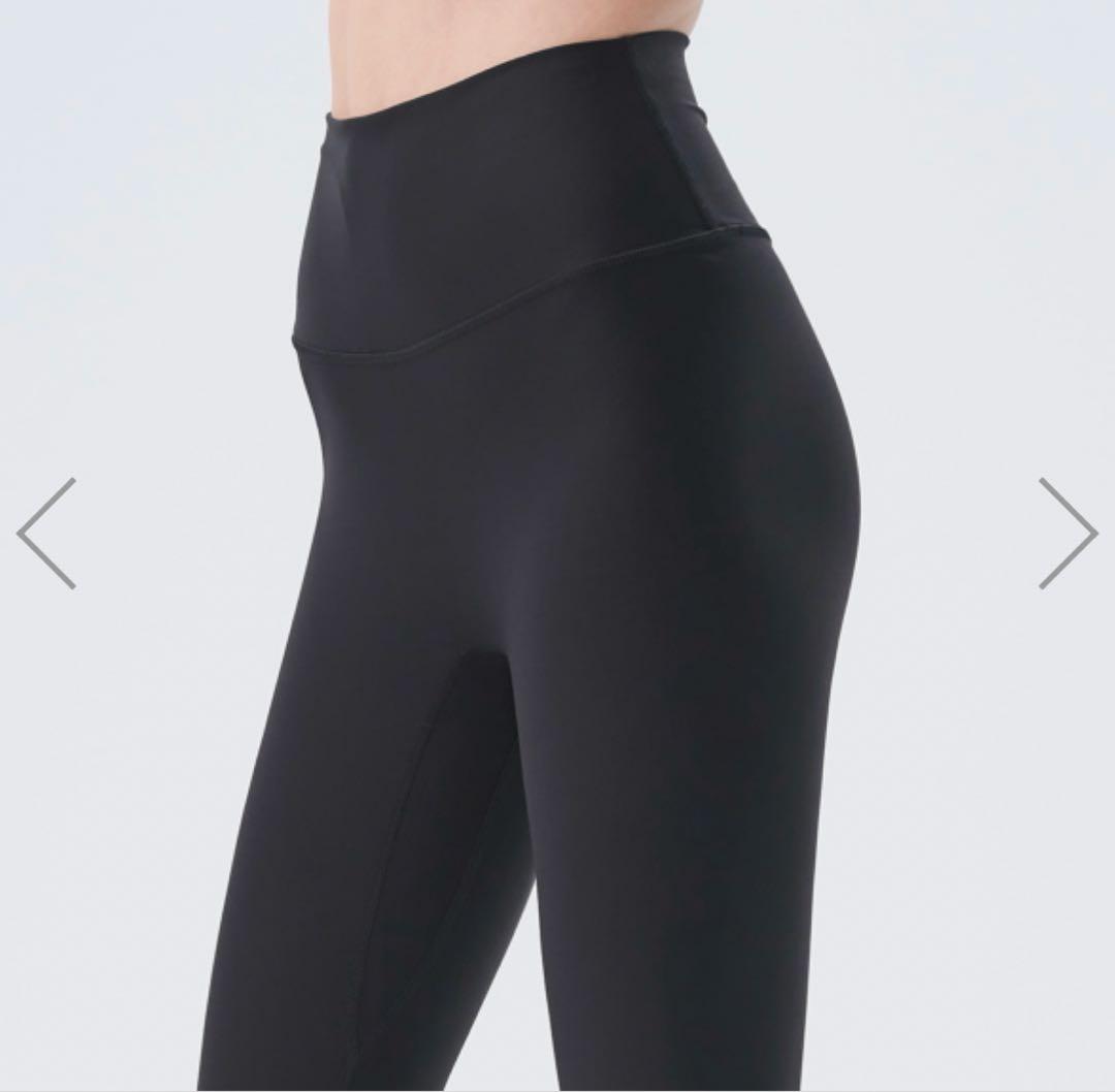 イージーヨガシームレススリムパンツ　新品