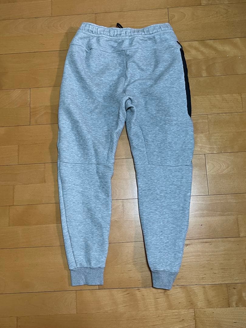 NIKE テック　ズボン