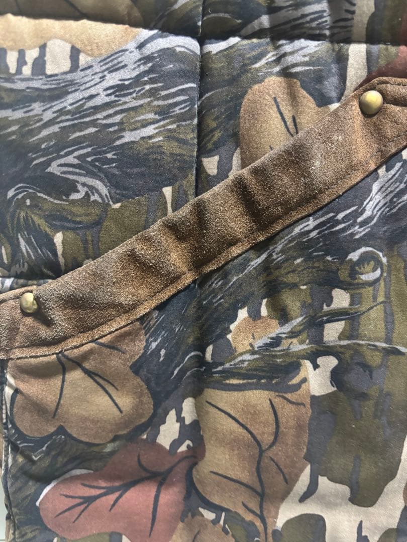 クーティー　迷彩柄　ダウンベスト　リーフ柄　Lサイズ