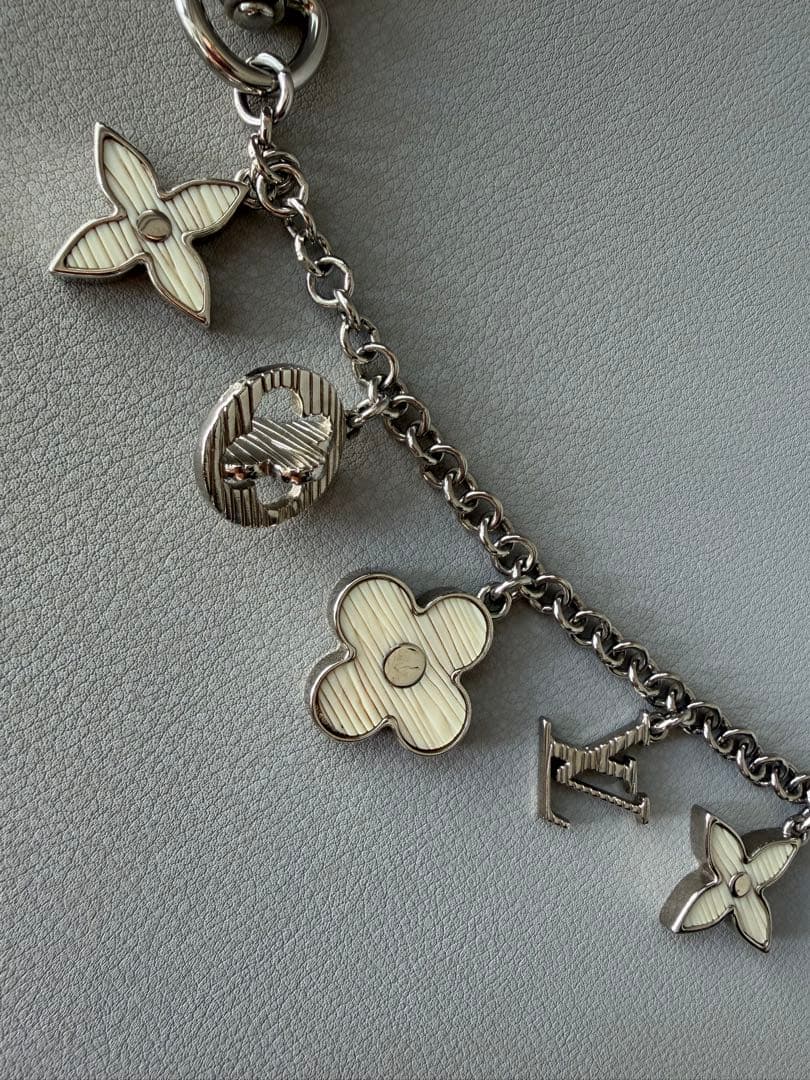 Louis Vuitton ロゴチャーム バッグチャーム キーホルダー シルバー