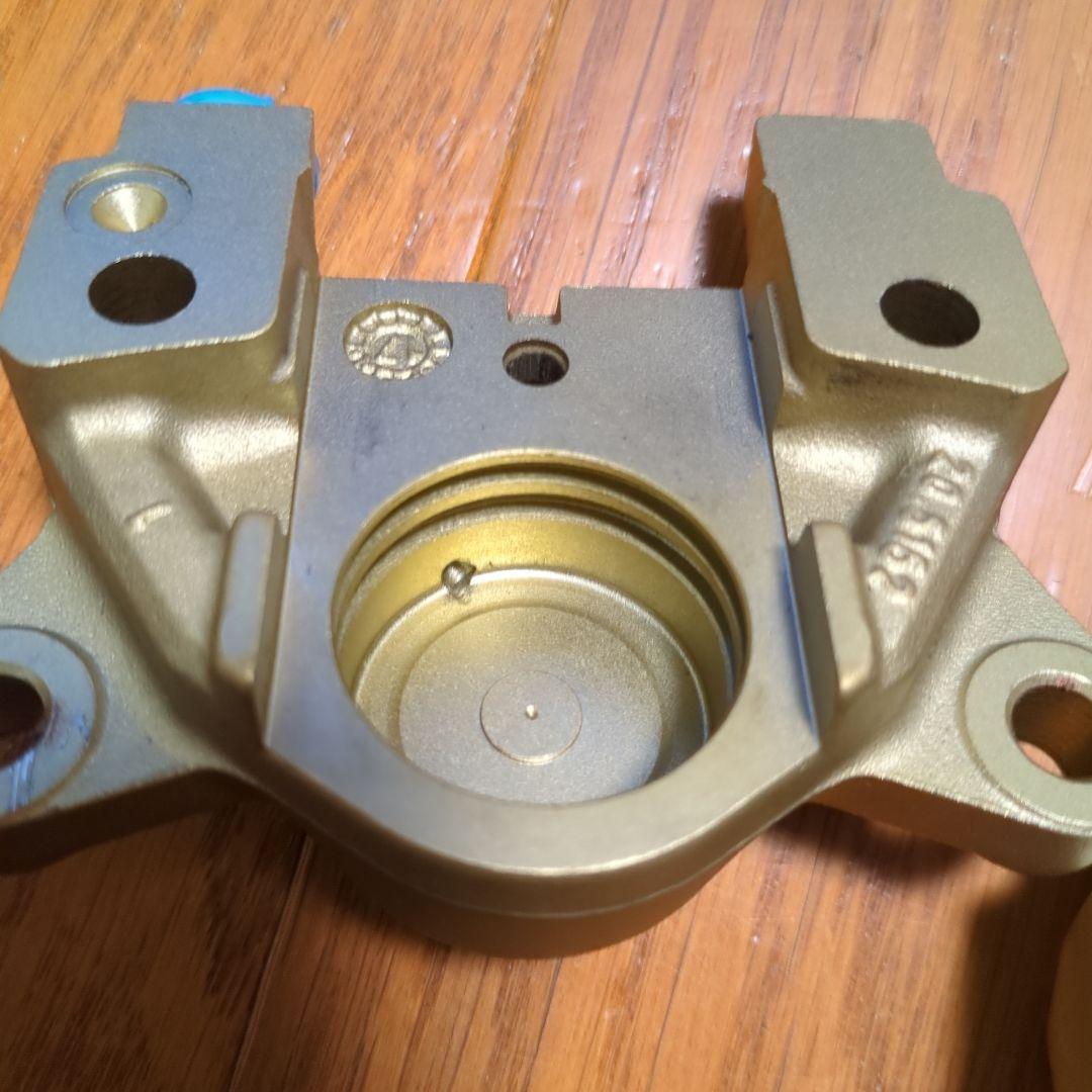 ブレンボ カニキャリパー 32mmピストン