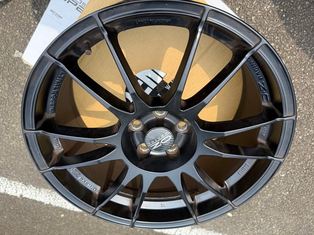 OZ Racing Ultraleggera 18インチ 4本