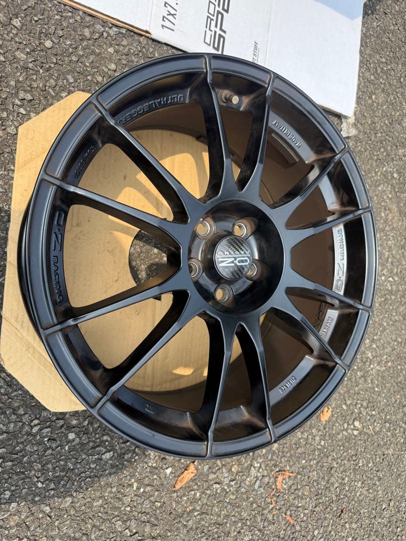 OZ Racing Ultraleggera 18インチ 4本