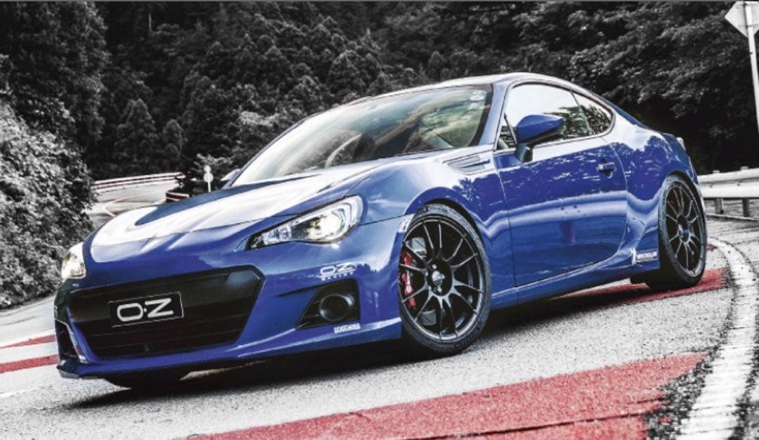 OZ Racing Ultraleggera 18インチ 4本