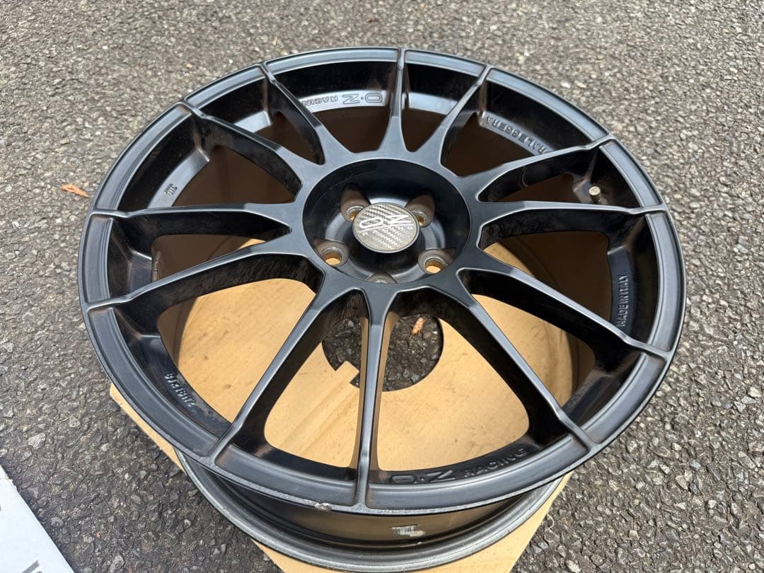 OZ Racing Ultraleggera 18インチ 4本