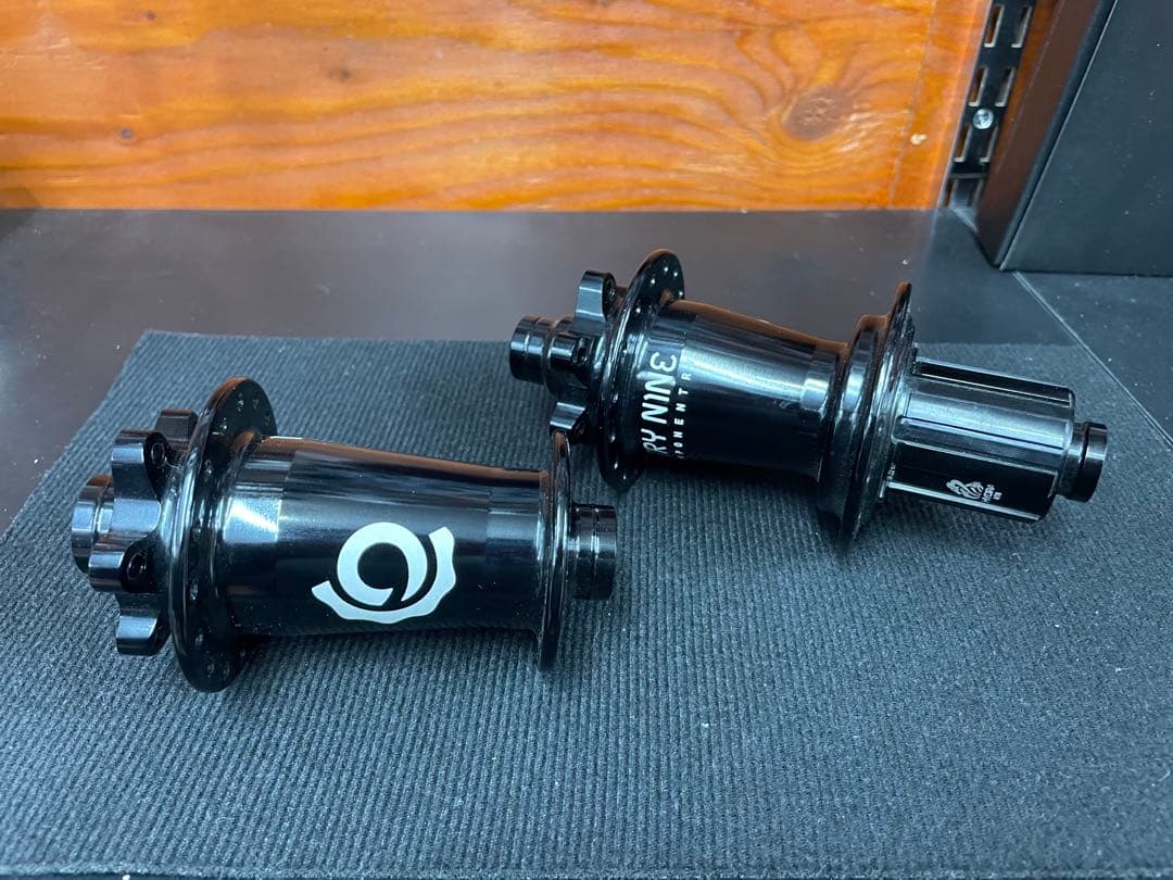 Industry Nine Hydra ハブ 32ホール ブラック