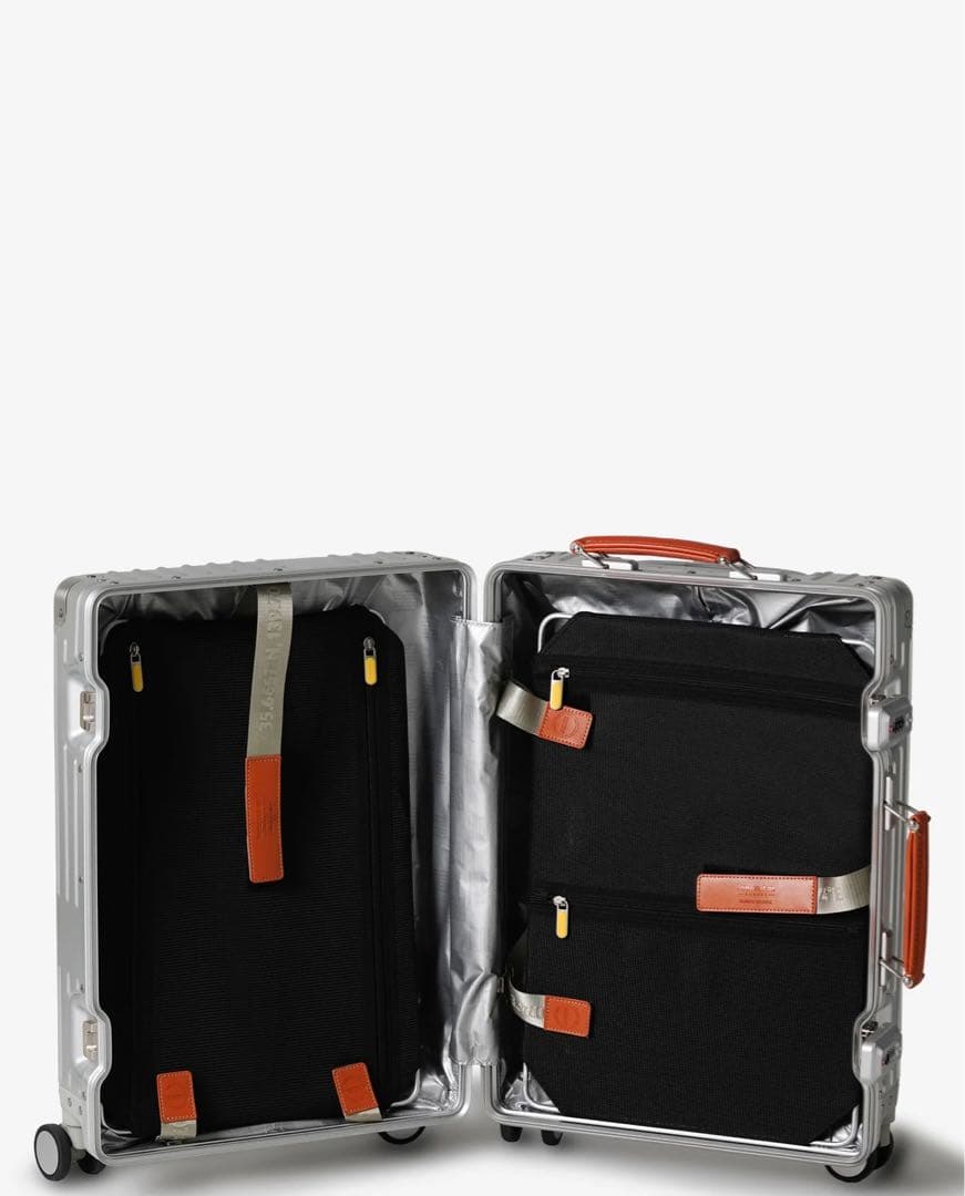 イノベータースーツケース　INV1811 Sterling Silver 36L