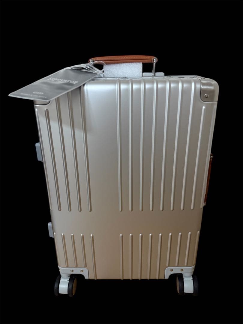 イノベータースーツケース　INV1811 Sterling Silver 36L