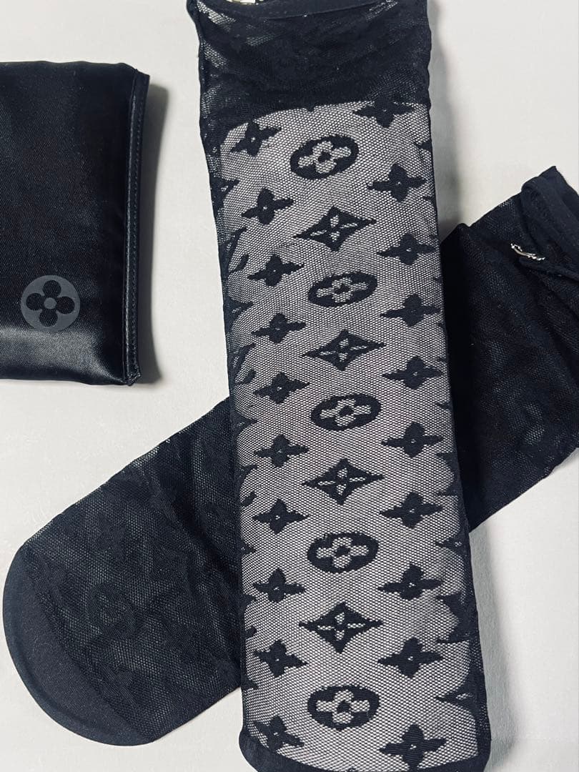 LOUIS VUITTON　レーシーモノグラムソックス　シルクポーチ付　未使用品