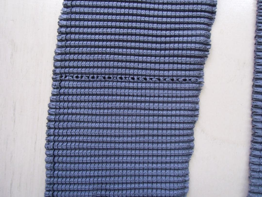 値下中【ME ISSEY MIYAKE】ストレッチプリーツハイネック長袖トップ