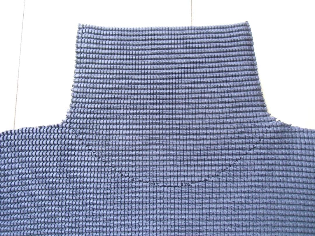 値下中【ME ISSEY MIYAKE】ストレッチプリーツハイネック長袖トップ