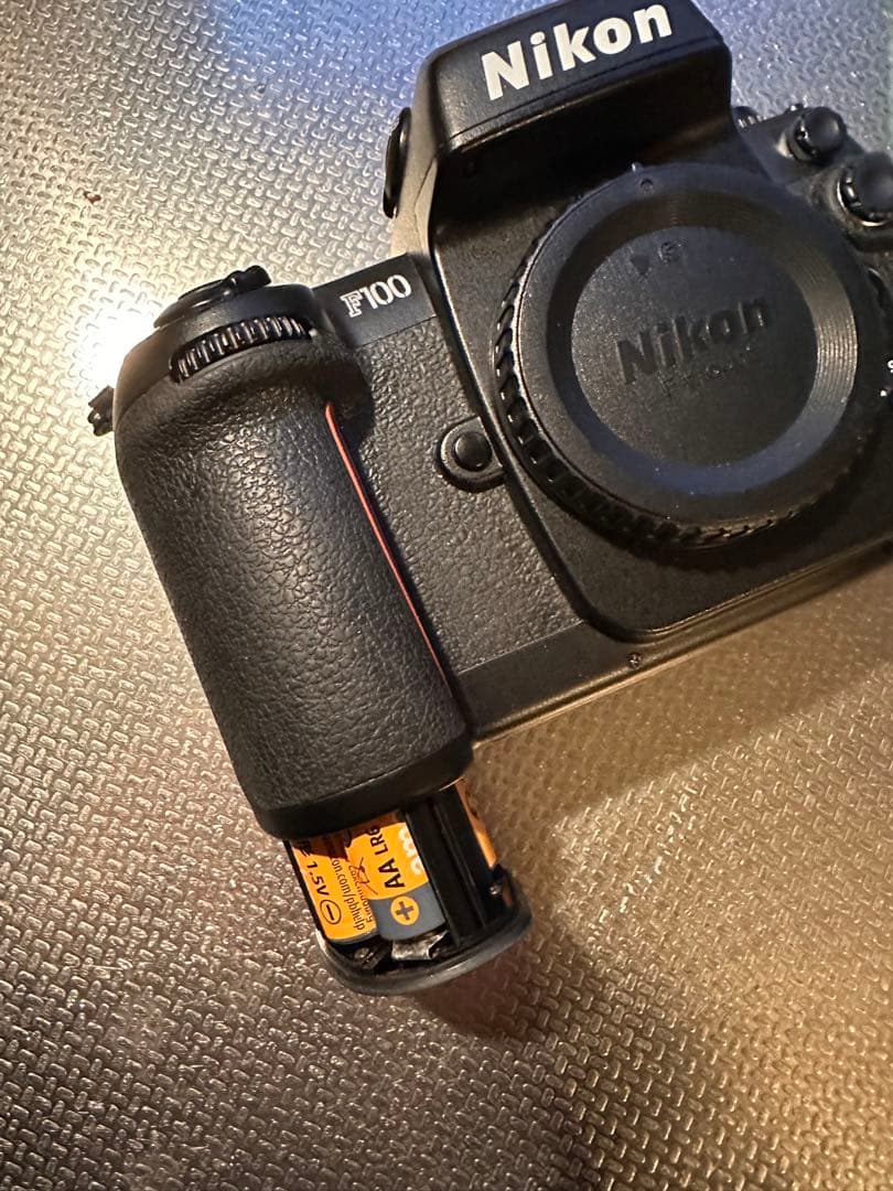 Nikon F100 ボディ ベタつきなし 接眼部汚れあり