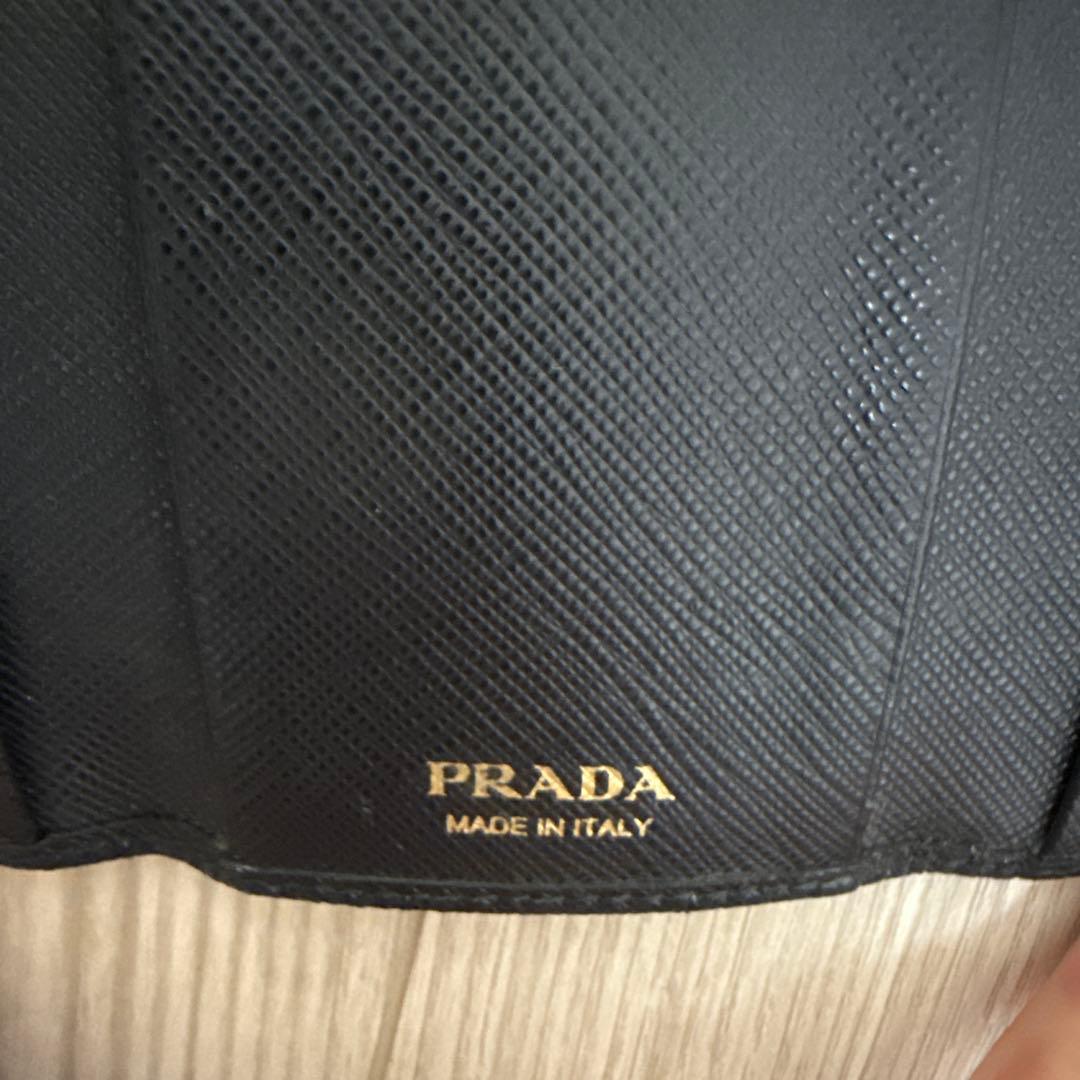 【超美品】プラダ ブラックレザーキーケース
