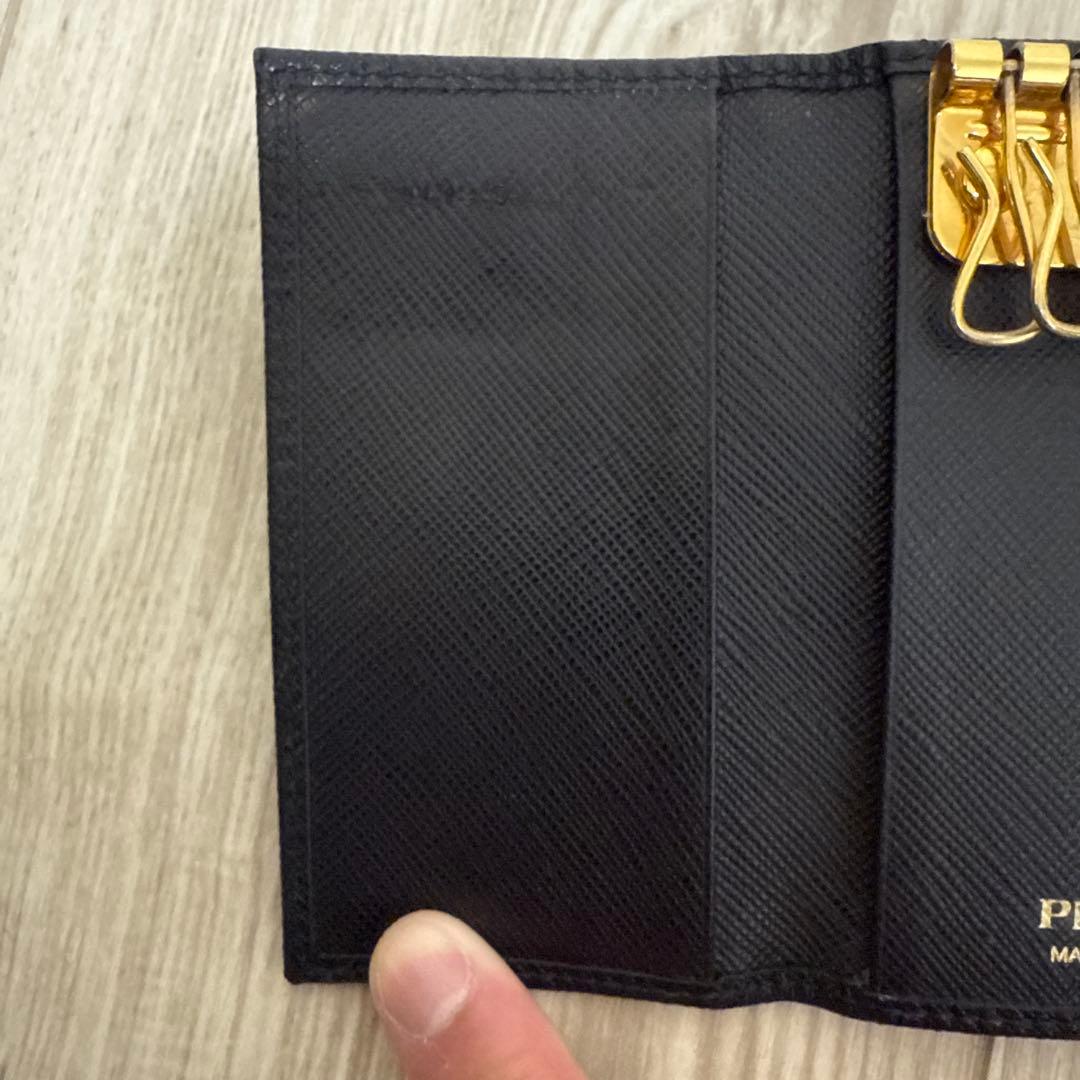 【超美品】プラダ ブラックレザーキーケース