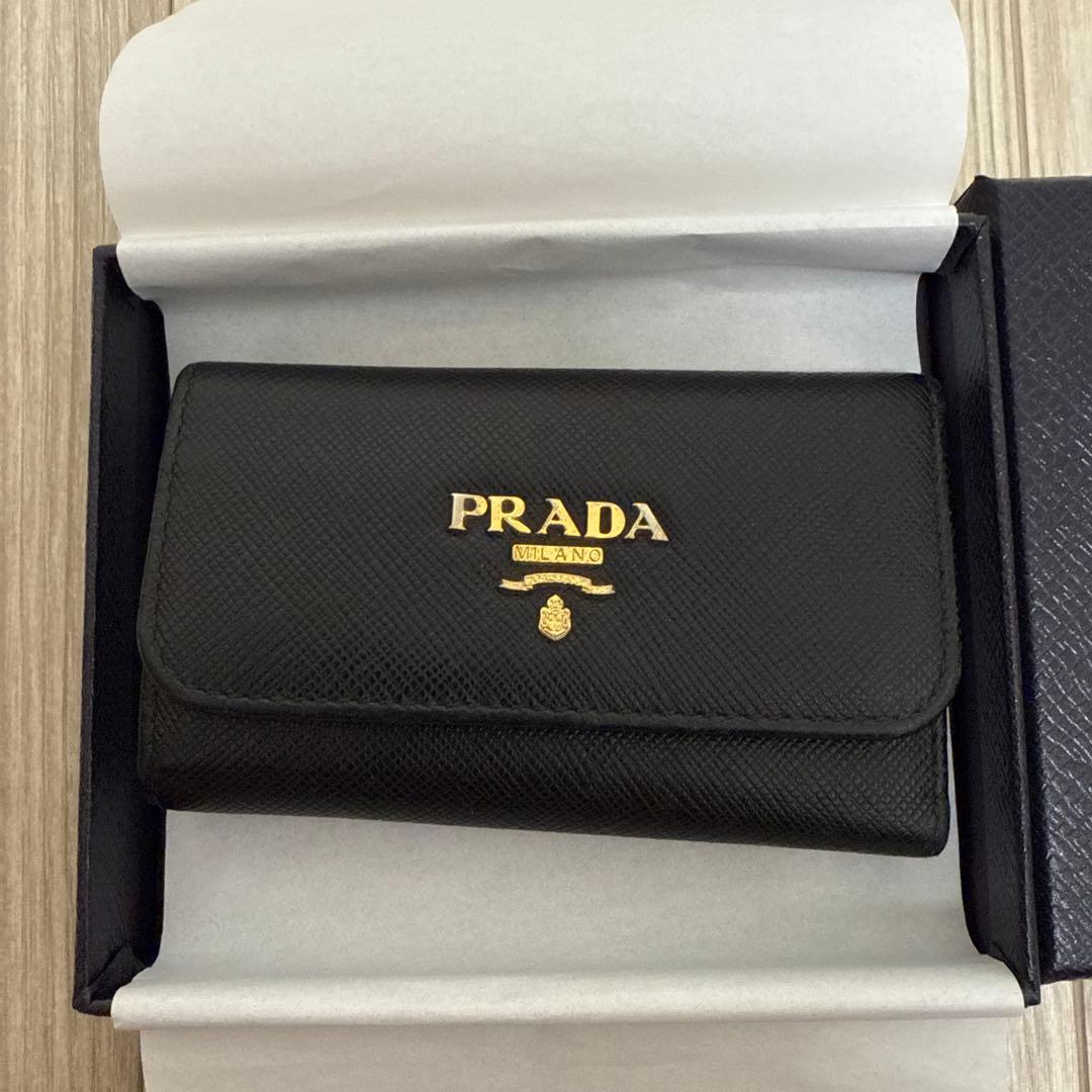 【超美品】プラダ ブラックレザーキーケース
