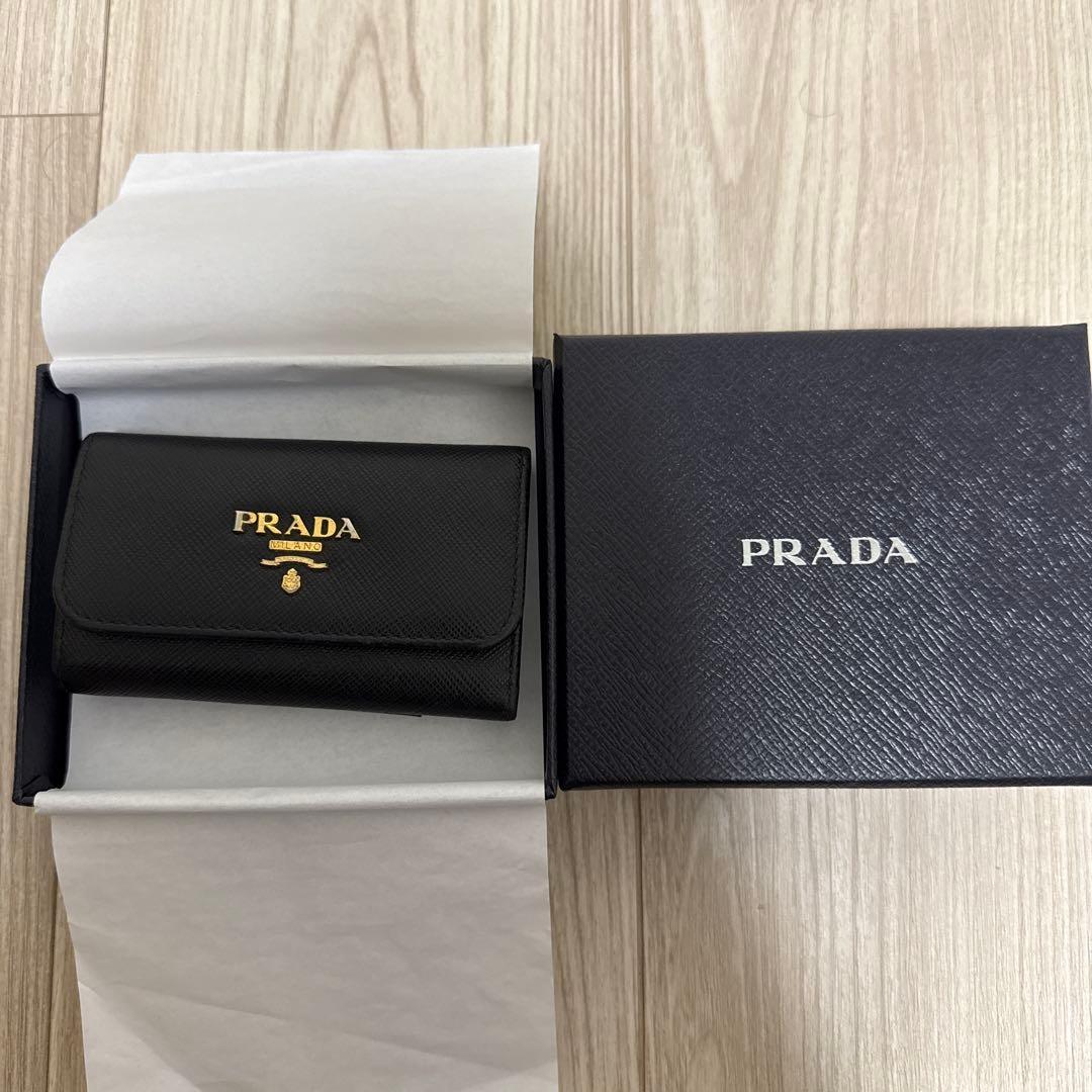 【超美品】プラダ ブラックレザーキーケース
