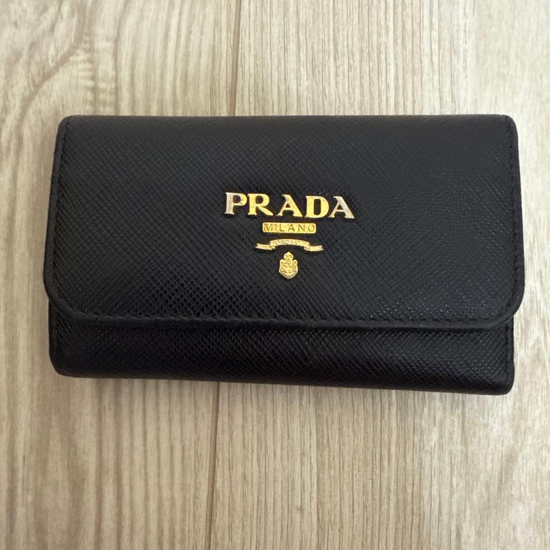 【超美品】プラダ ブラックレザーキーケース