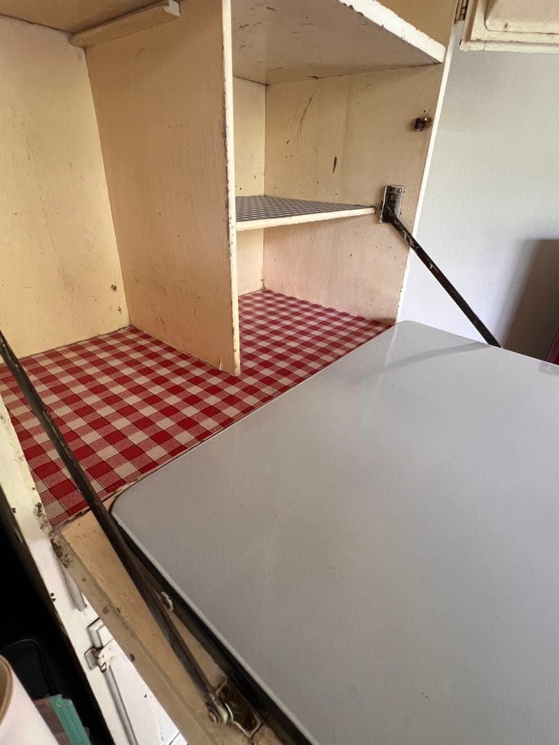 ヴィンテージ　キッチンキャビネット　オフホワイト