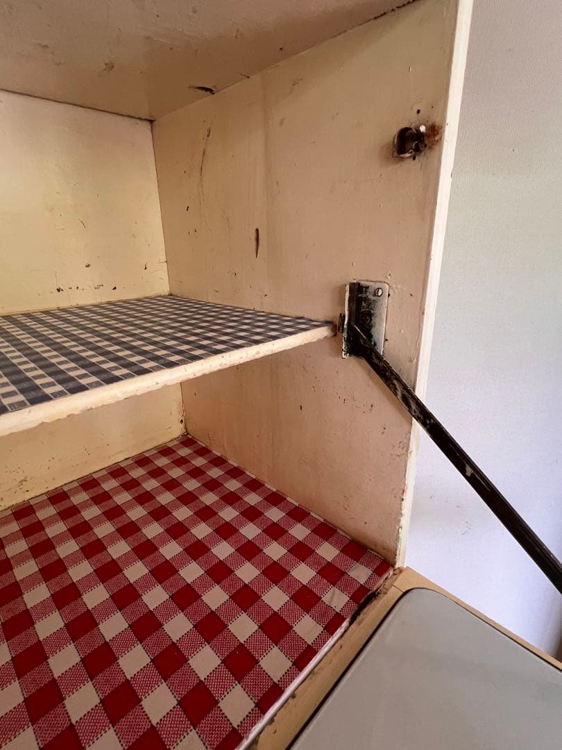 ヴィンテージ　キッチンキャビネット　オフホワイト