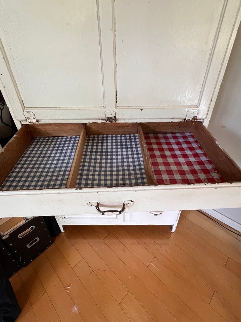 ヴィンテージ　キッチンキャビネット　オフホワイト