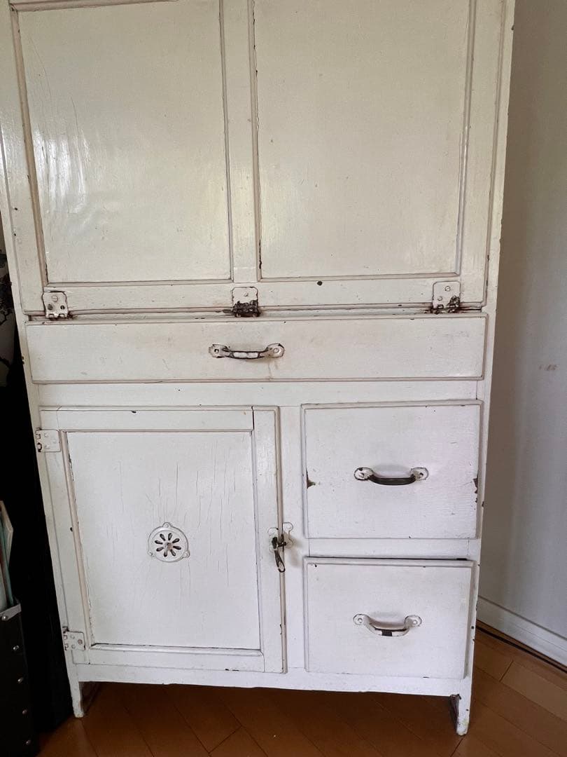ヴィンテージ　キッチンキャビネット　オフホワイト