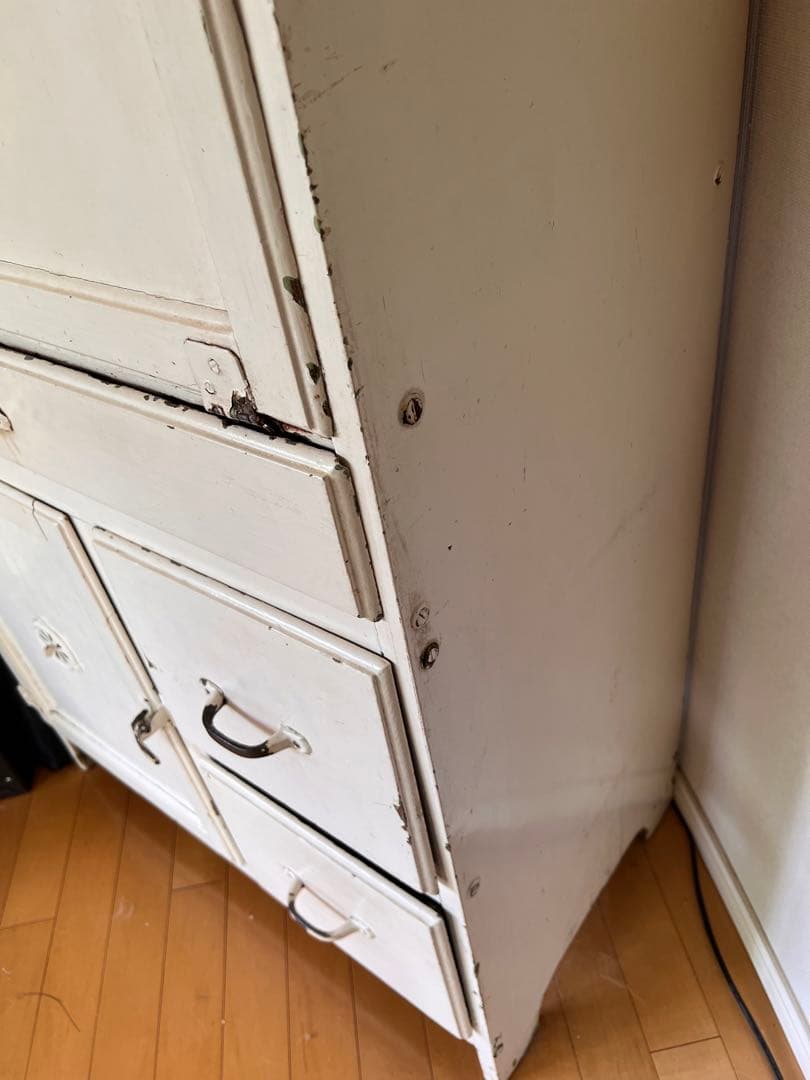 ヴィンテージ　キッチンキャビネット　オフホワイト